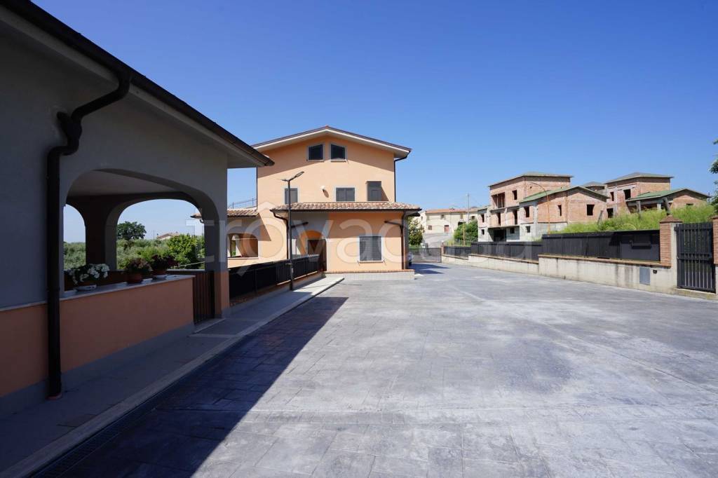 appartamento in affitto a Fara in Sabina in zona Passo Corese