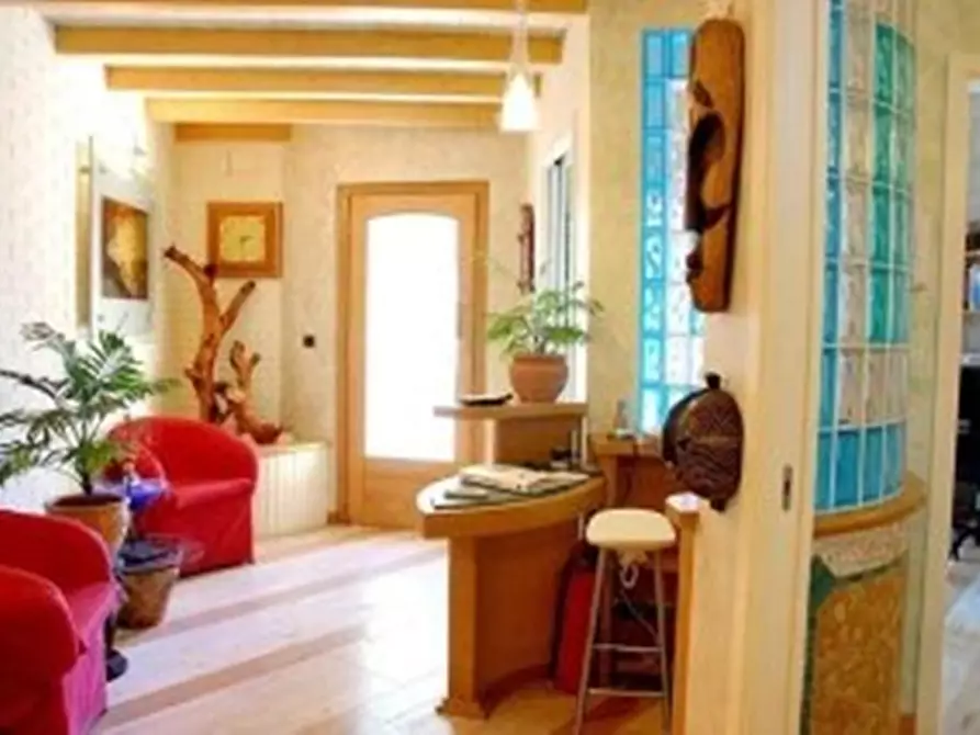 locale commerciale in affitto a Fara in Sabina in zona Passo Corese