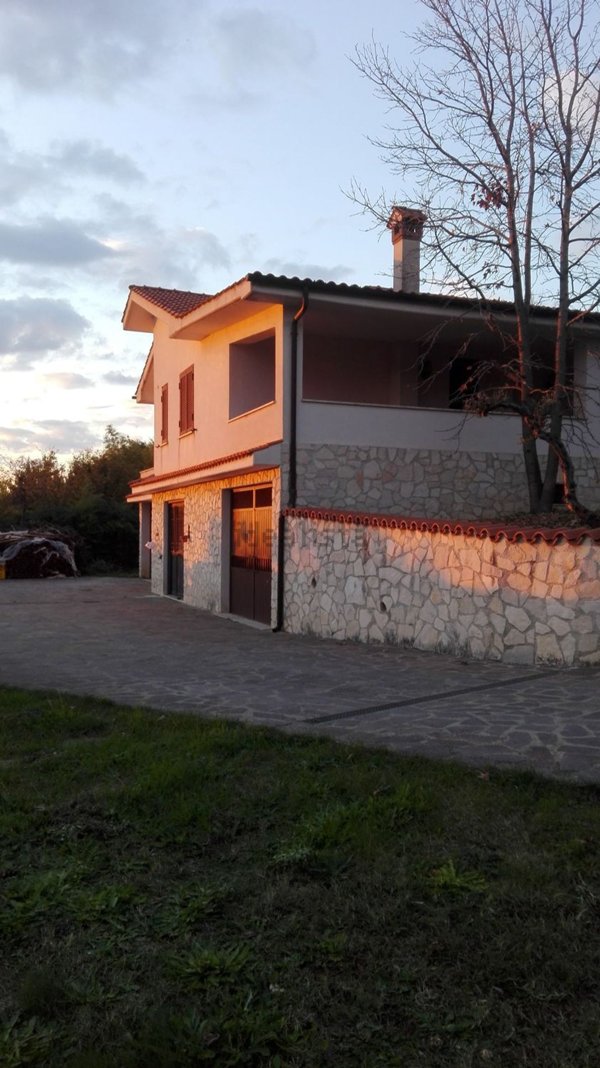 casa indipendente in affitto a Fara in Sabina