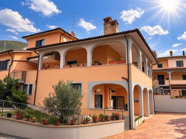 appartamento in affitto a Fara in Sabina in zona Passo Corese