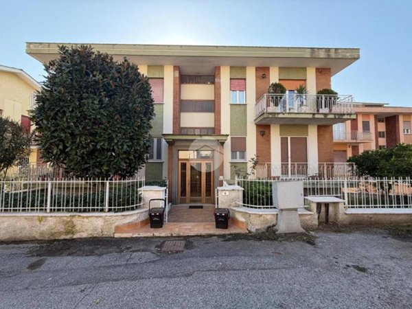 appartamento in affitto a Fara in Sabina in zona Passo Corese