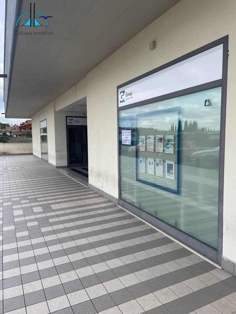 locale commerciale in affitto a Fara in Sabina in zona Passo Corese