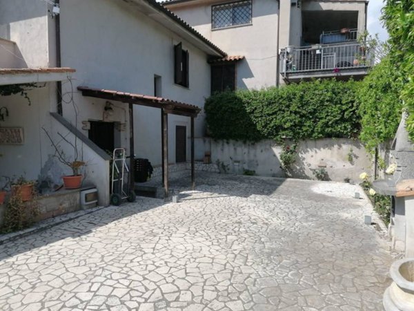 appartamento in affitto a Fara in Sabina in zona Passo Corese