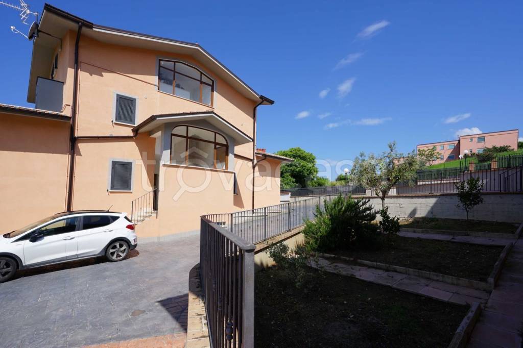 appartamento in affitto a Fara in Sabina in zona Passo Corese