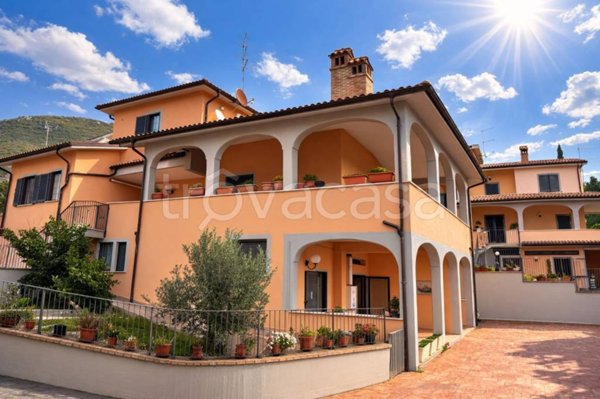appartamento in affitto a Fara in Sabina in zona Passo Corese