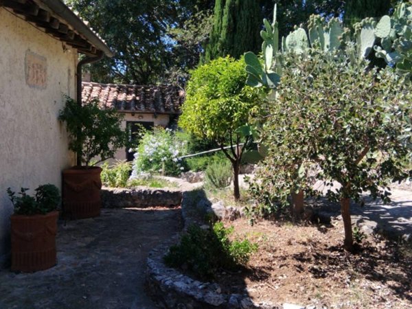 casa indipendente in affitto a Fara in Sabina in zona Farfa