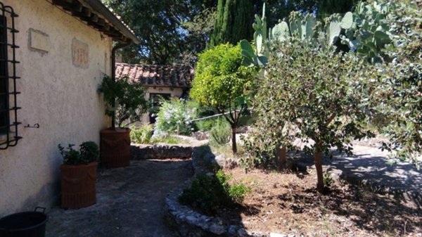 appartamento in affitto a Fara in Sabina in zona Farfa