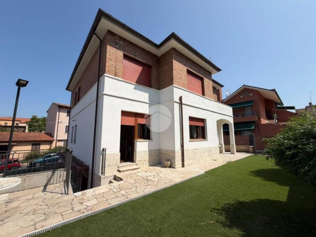 appartamento in affitto a Fara in Sabina in zona Passo Corese