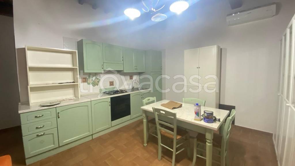 appartamento in affitto a Fara in Sabina in zona Canneto Sabino