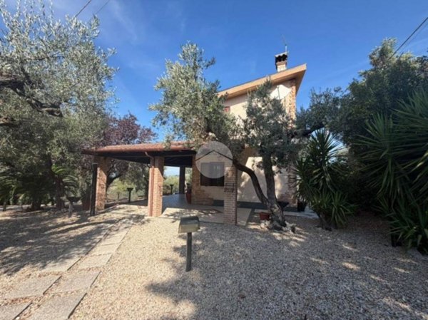 casa indipendente in affitto a Fara in Sabina