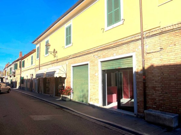 negozio in affitto a Forano
