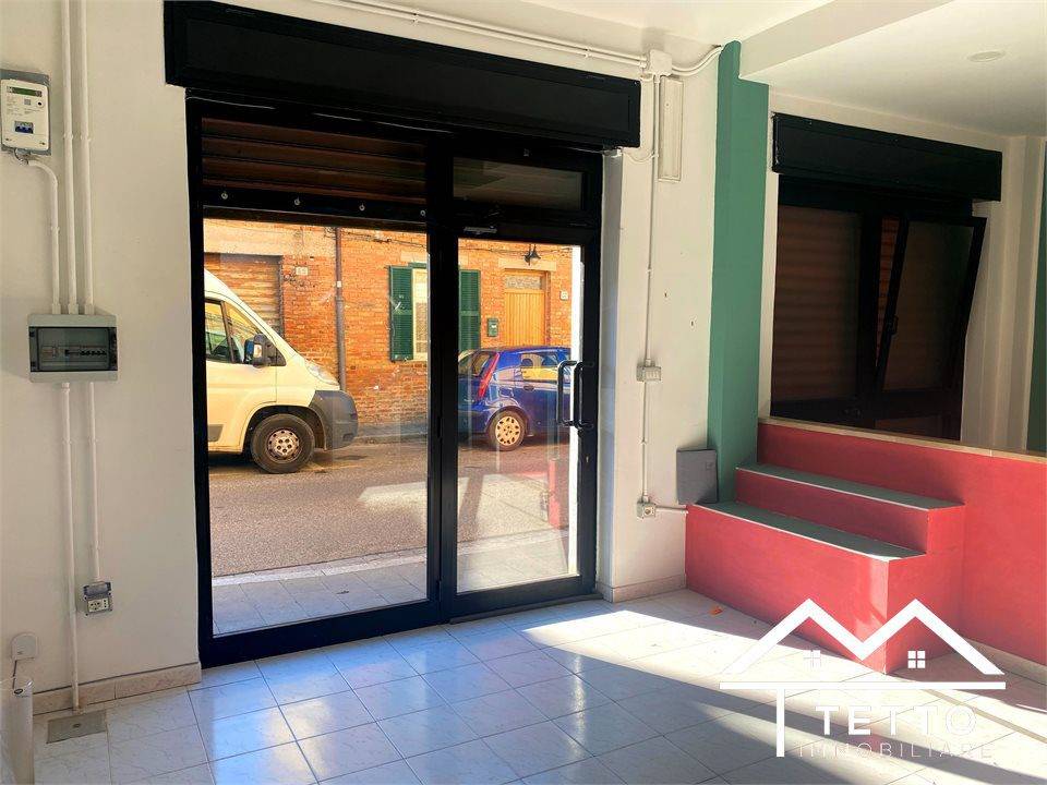 negozio in affitto a Forano