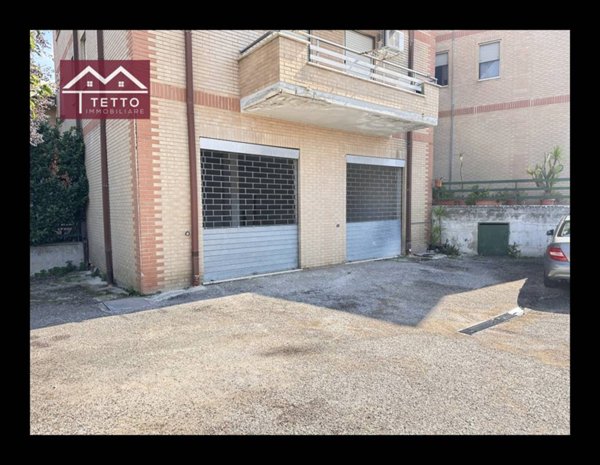 negozio in affitto a Forano