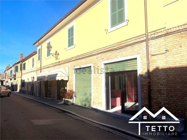 locale commerciale in affitto a Forano