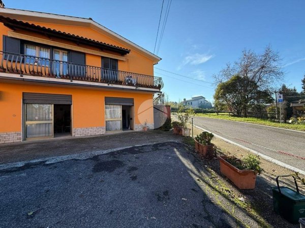 negozio in affitto a Magliano Sabina in zona Foglia