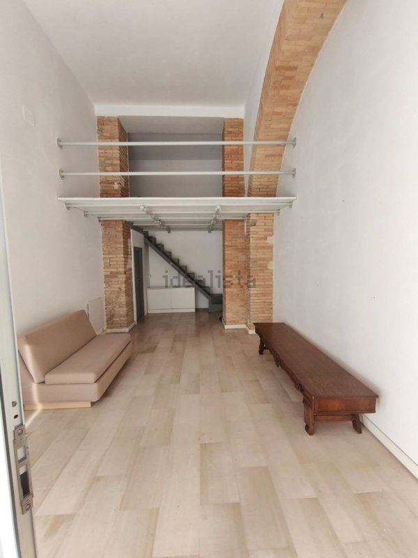 locale commerciale in affitto a Poggio Mirteto