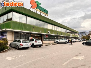 locale commerciale in vendita a Rieti