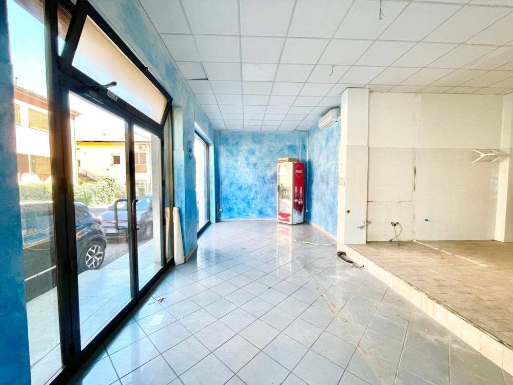 locale commerciale in affitto a Rieti in zona Campoloniano