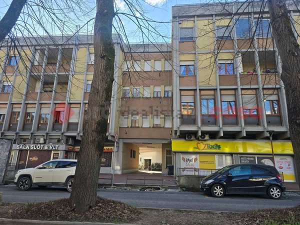 locale di sgombero in affitto a Rieti
