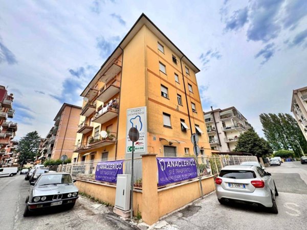 locale commerciale in affitto a Rieti in zona Viale Maraini
