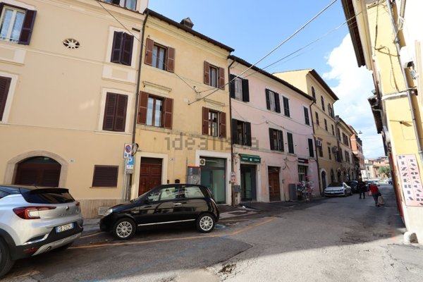 locale commerciale in affitto a Rieti