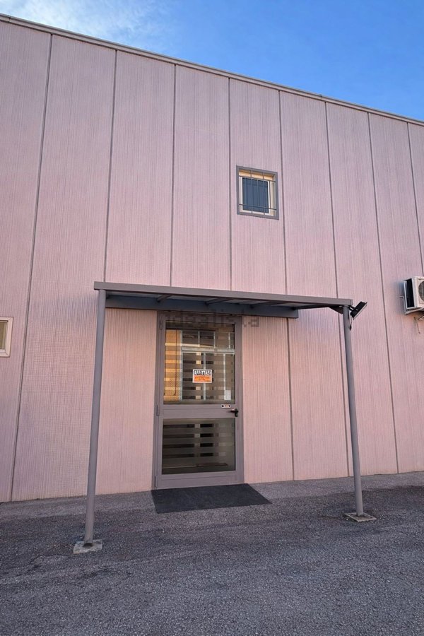 locale commerciale in affitto a Rieti