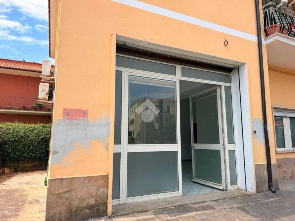 locale commerciale in affitto a Stimigliano
