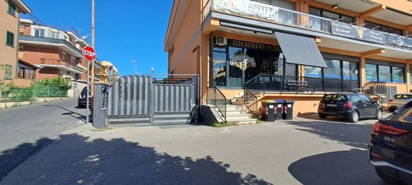 locale commerciale in affitto ad Albano Laziale in zona Pavona