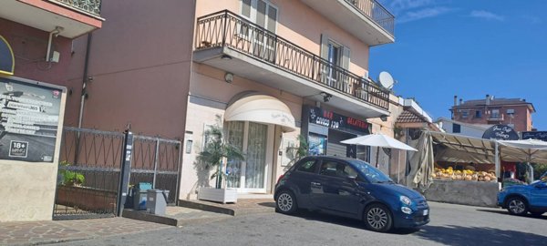 locale commerciale in affitto ad Albano Laziale in zona Pavona