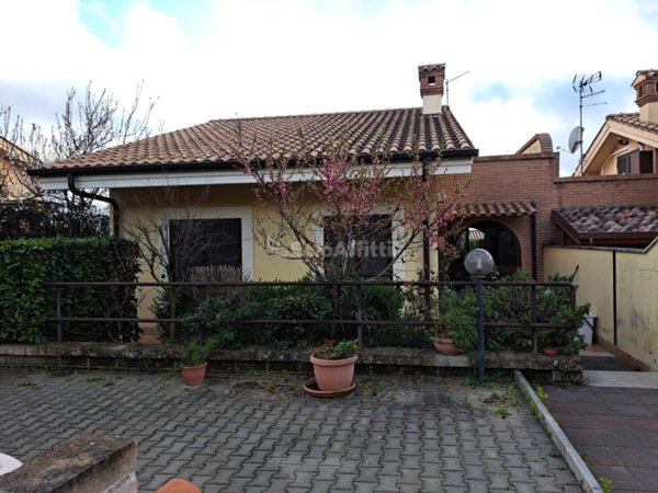 casa indipendente in affitto ad Albano Laziale in zona Cecchina