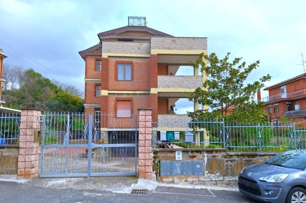 appartamento in affitto ad Albano Laziale in zona Cecchina