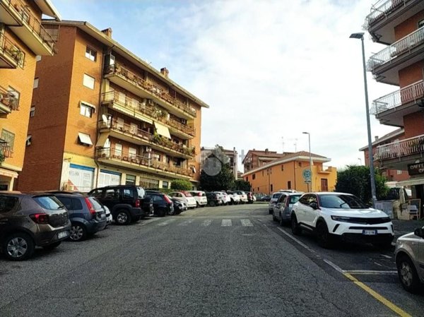 locale commerciale in affitto ad Albano Laziale