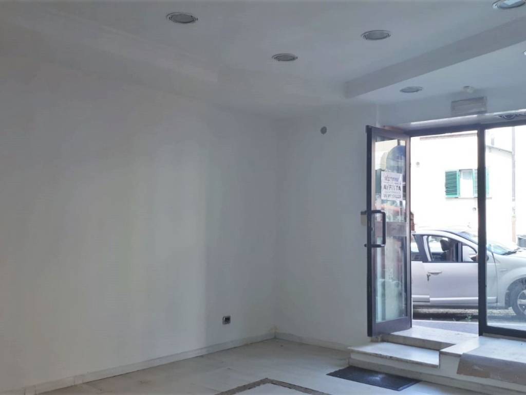 negozio in affitto ad Albano Laziale