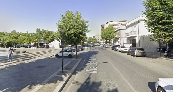 locale commerciale in affitto ad Albano Laziale in zona Pavona