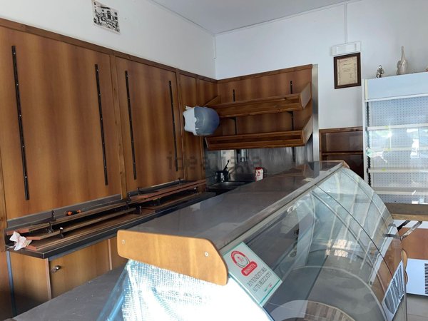 locale commerciale in affitto ad Albano Laziale