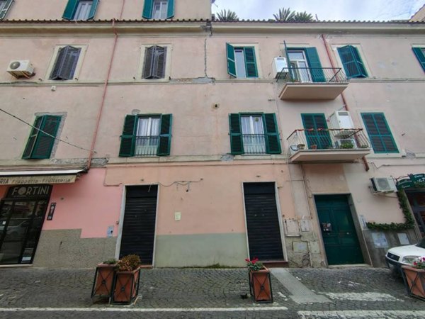 negozio in affitto ad Albano Laziale