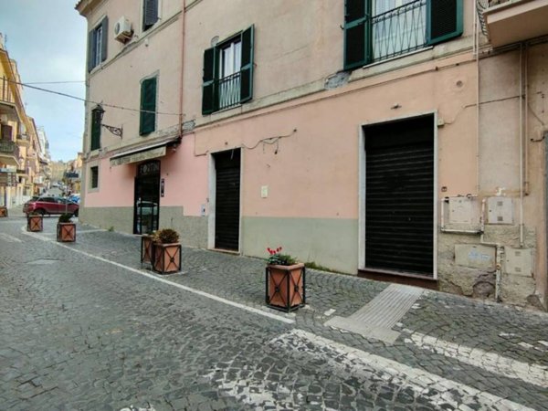 negozio in affitto ad Albano Laziale