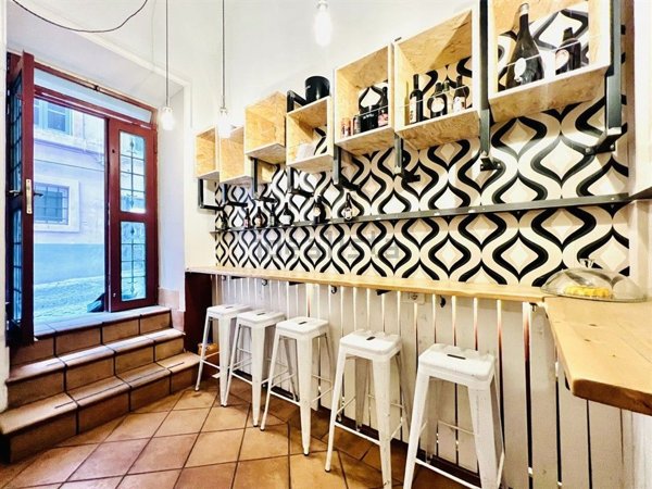 locale commerciale in affitto ad Albano Laziale