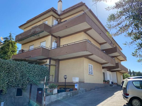 appartamento in affitto ad Albano Laziale in zona Cecchina