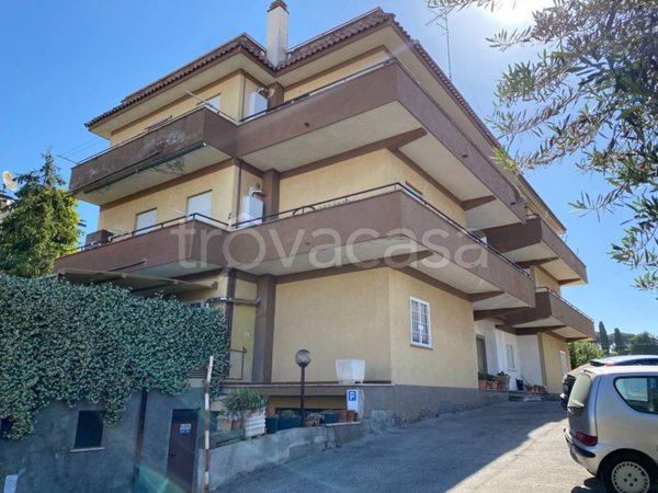 appartamento in affitto ad Albano Laziale in zona Cecchina