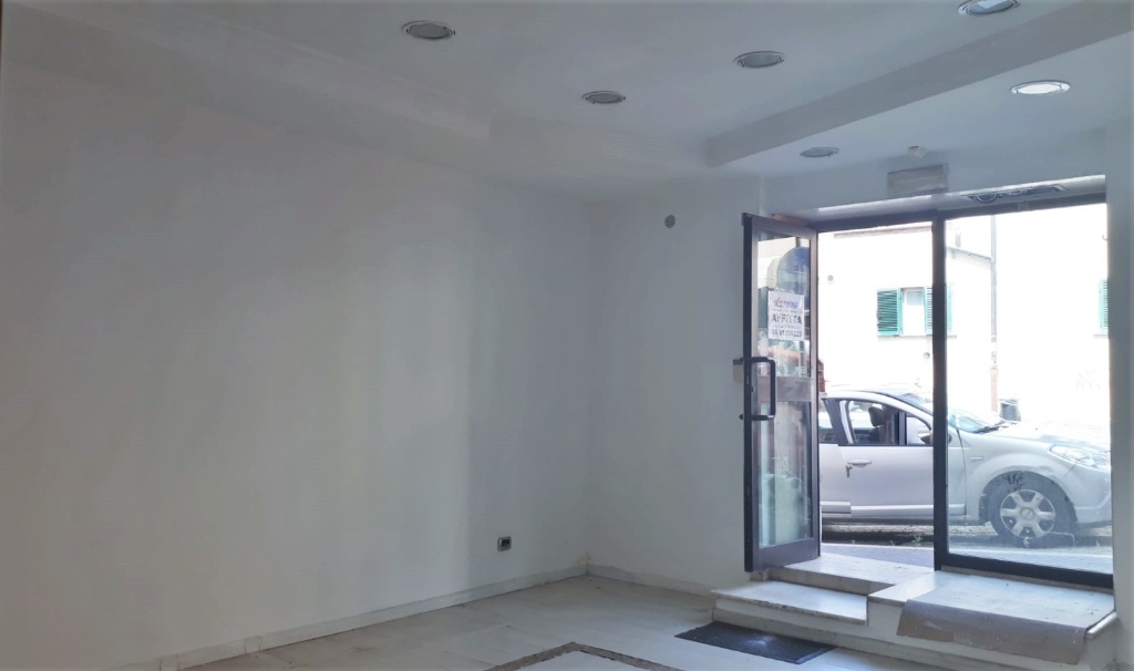locale commerciale in affitto ad Albano Laziale