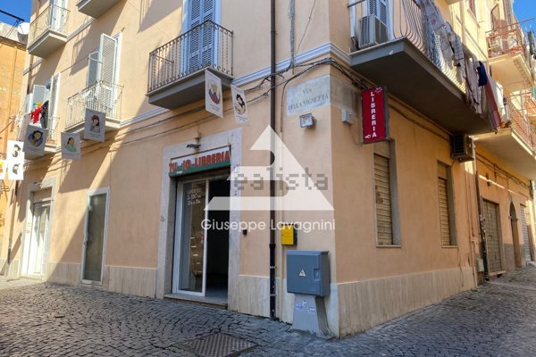 locale commerciale in affitto ad Albano Laziale