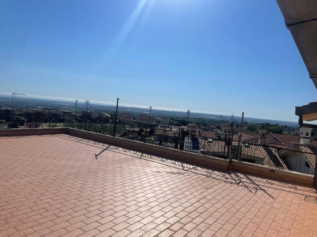 appartamento in affitto ad Albano Laziale in zona Cecchina