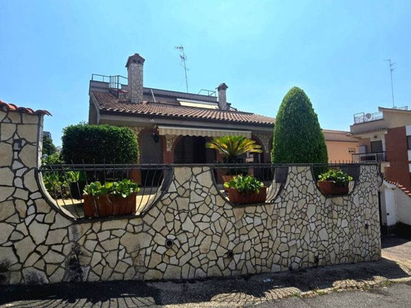 casa indipendente in affitto ad Albano Laziale in zona Cecchina
