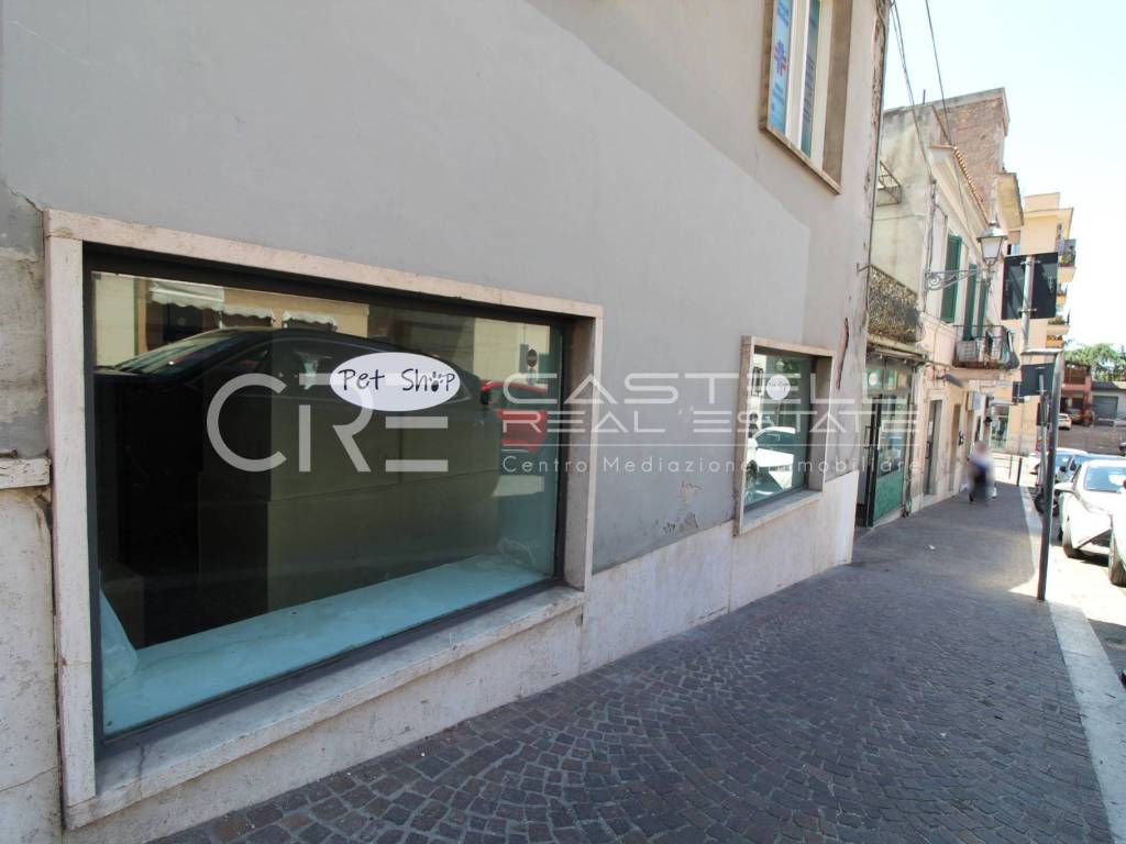 negozio in affitto ad Albano Laziale