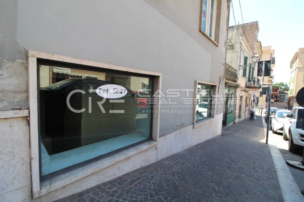 negozio in affitto ad Albano Laziale