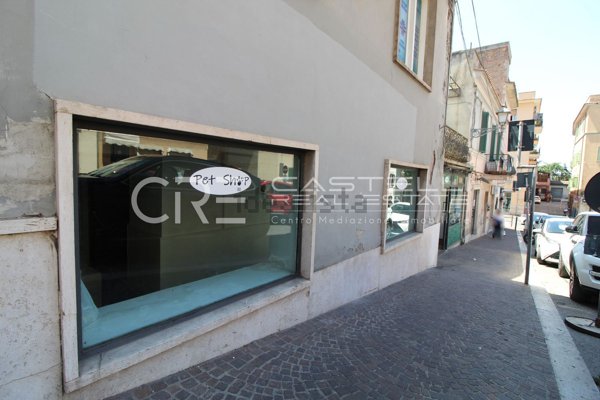 locale commerciale in affitto ad Albano Laziale