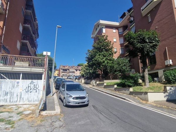 locale commerciale in affitto ad Albano Laziale