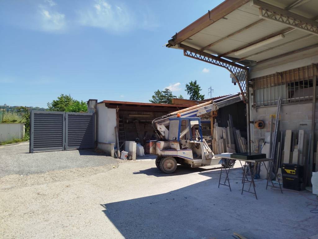 locale commerciale in affitto ad Albano Laziale