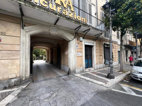 locale commerciale in affitto ad Albano Laziale